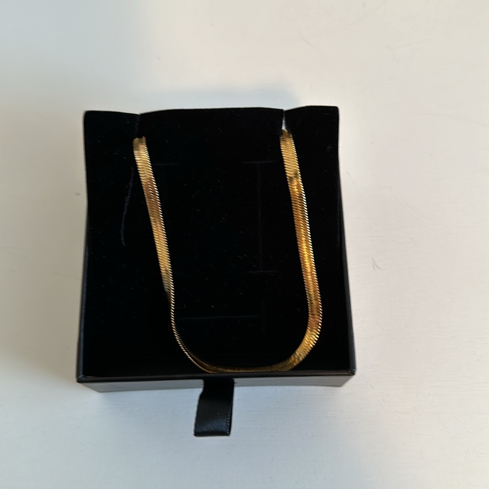 Gold Herringbone Necklace. Never worn. - Picture 2 of 4